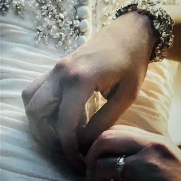 Gorgeous wedding dress with headpiece wore once/ open to offers!!! - Picture 16 of 16